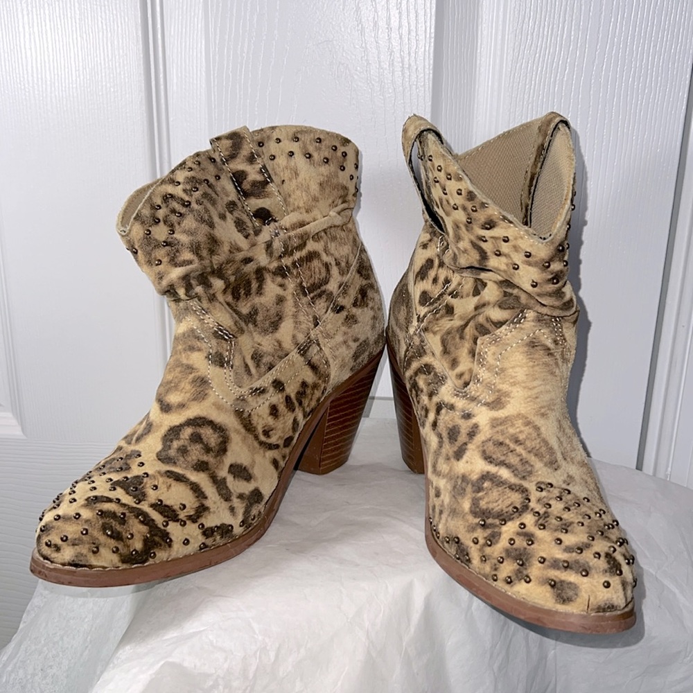 DINGO cheetah ankle cowboy boots with brass studs. Size 7